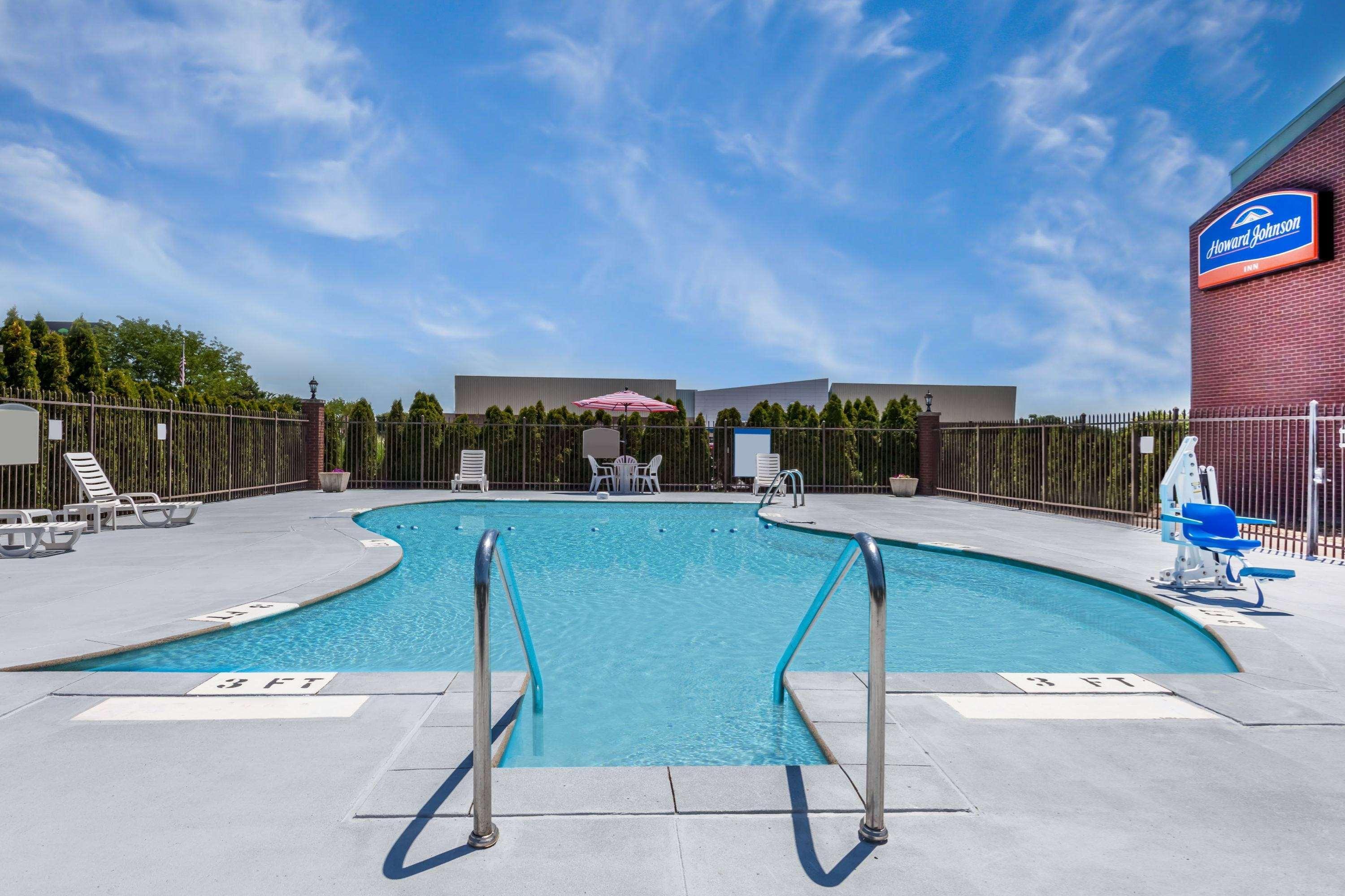 Howard Johnson By Wyndham Evansville East Extérieur photo