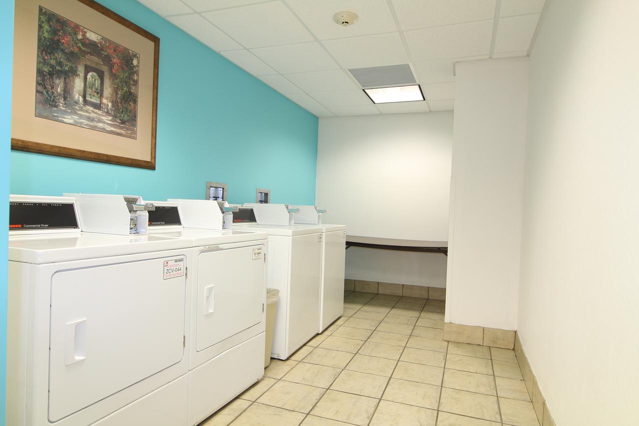 Howard Johnson By Wyndham Evansville East Extérieur photo